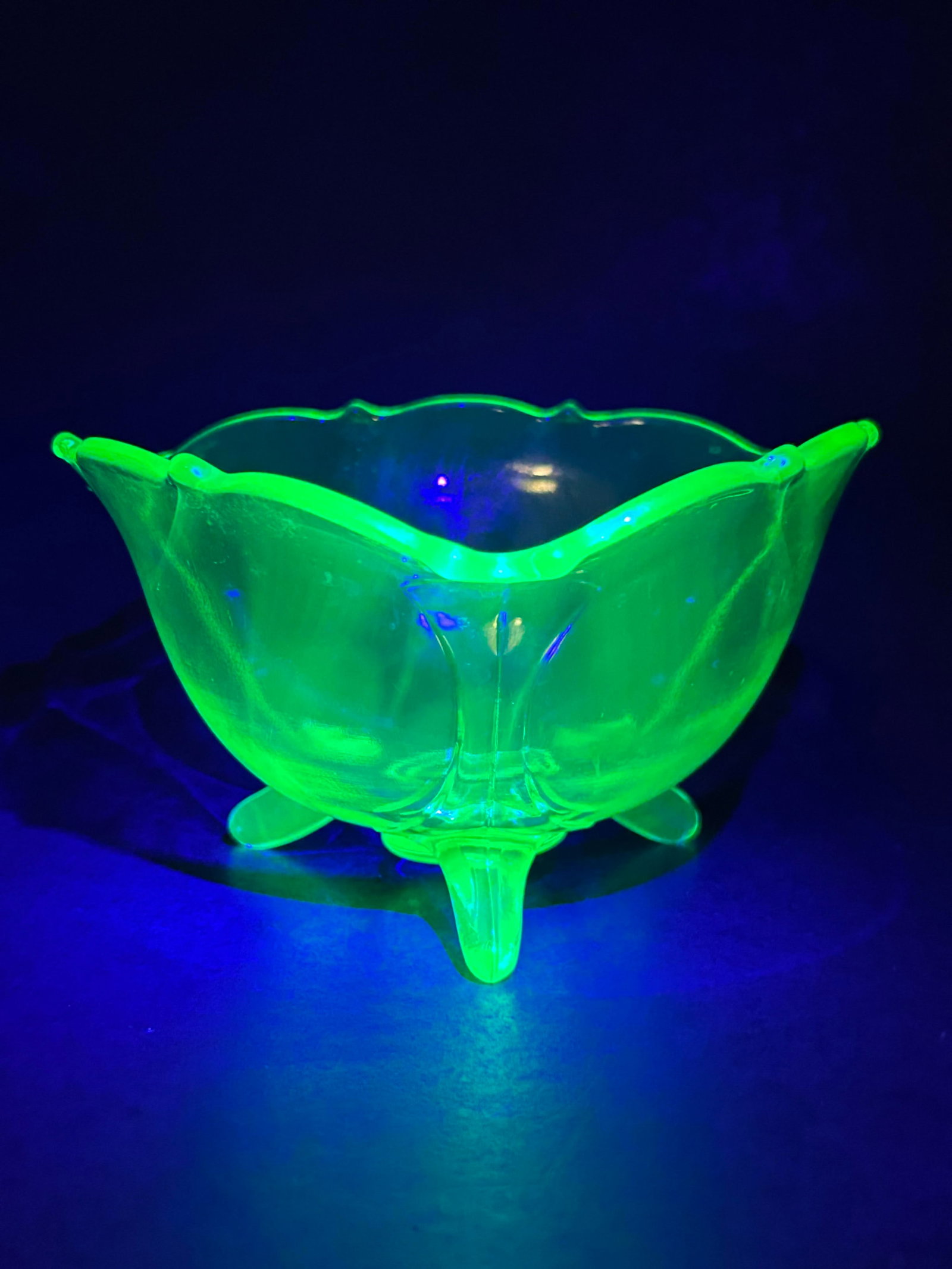 Vintage Depression Green Uranium Glass 6” Footed Bowl, Glow under UV Light, 3" tall: Bidding on this item will be indication that the Bidder acknowledges that they have read and agreed to the Terms and Conditions posted to this Auction