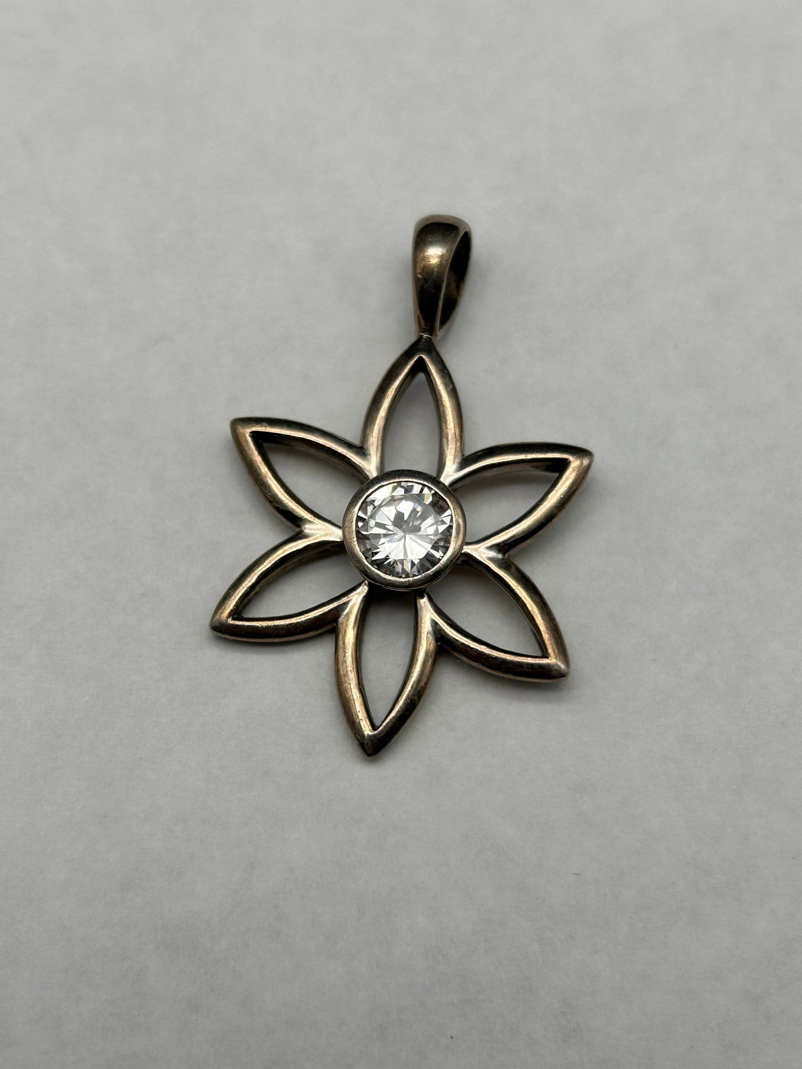 Silpada Sterling Silver Daisy Flower with CZ Center Pendant, 1.75" long with Bale, Marked 925: Bidding on this item will be indication that the Bidder acknowledges that they have read and agreed to the Terms and Conditions posted to this Auction