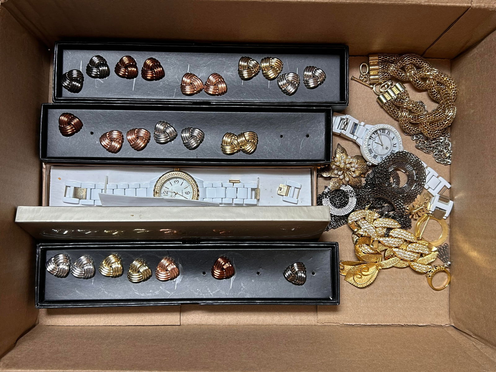 Bracelets, Earrings, Watches - Fashion Jewelry, Mixed Pieces for Wear or Repair, Parts, Many Unworn: Watches have cracked face and/or broken band Bidding on this item will be indication that the Bidder acknowledges that they have read and agreed to the Terms and Conditions posted to this Auction