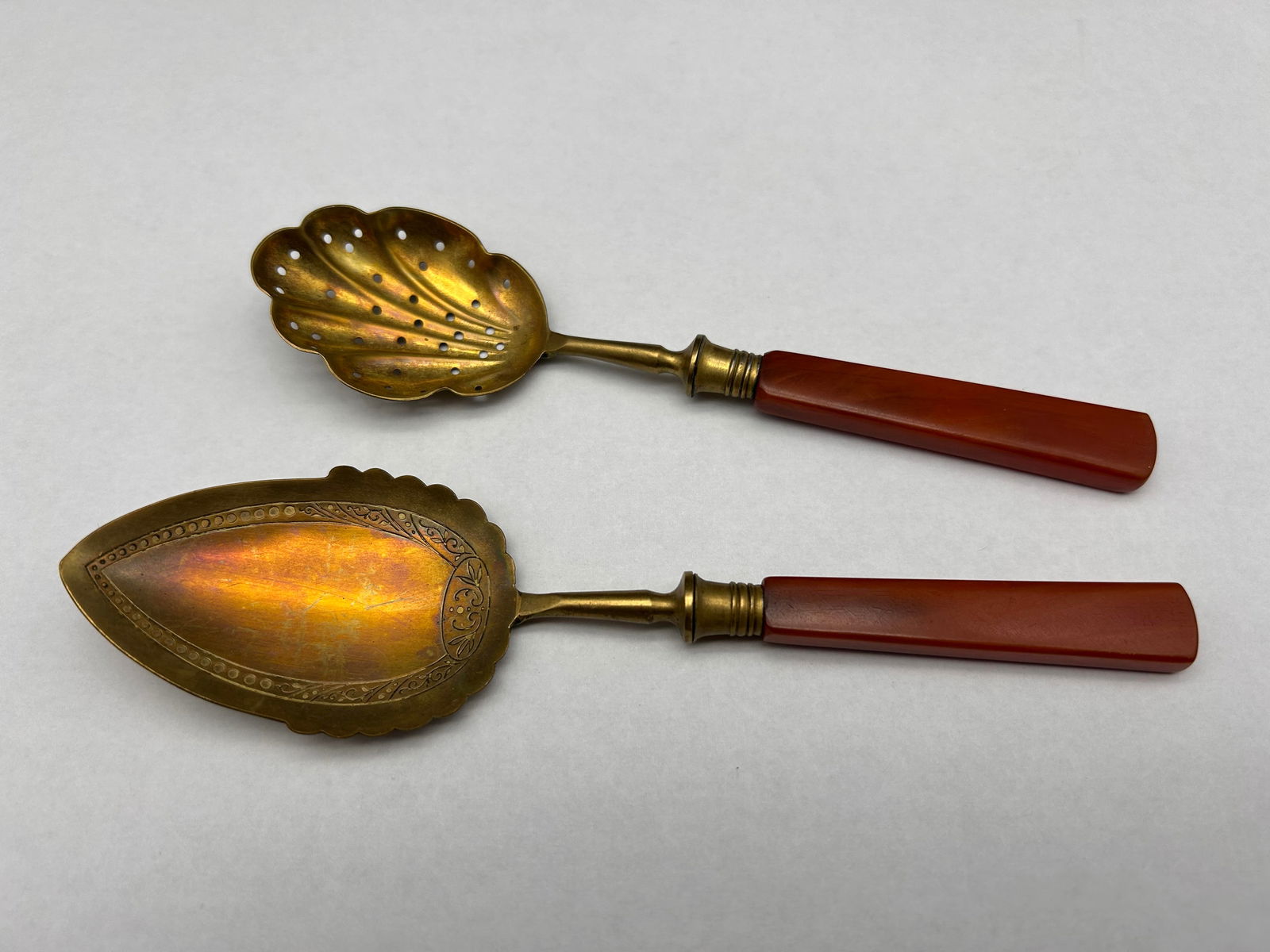 Vintage Brass Serving Utensils Set - 6.5" Pointed Spoon and 6" Slotted Spoon, Resin Handles: Bidding on this item will be indication that the Bidder acknowledges that they have read and agreed to the Terms and Conditions posted to this Auction