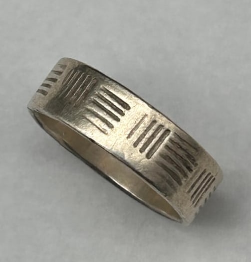 Artisan Made Sterling Silver Ring with Cross Hatch Design, Stamped 925 Nina Gibson, Size 8.75 (1 of 4)