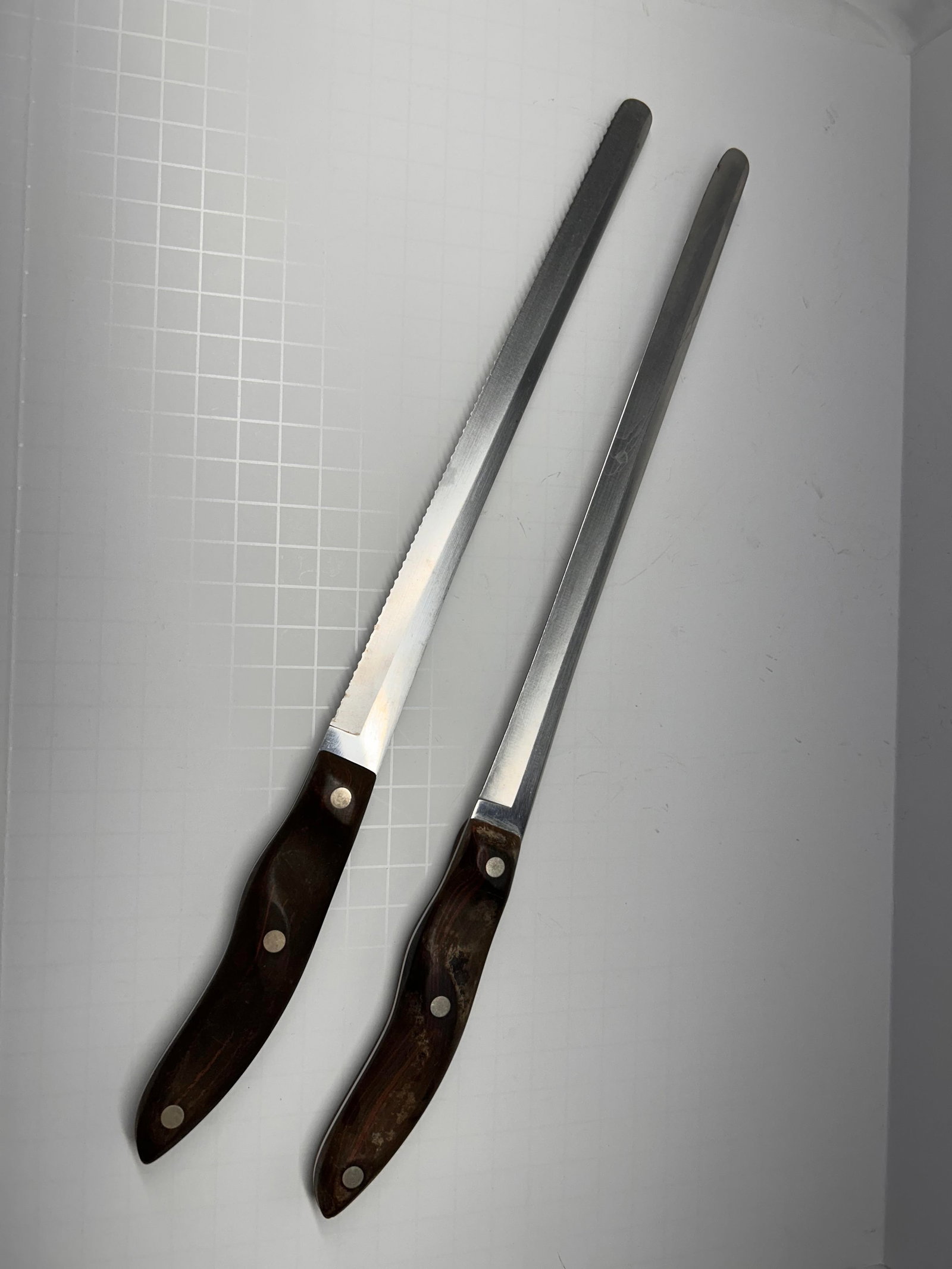 Pair of CUTCO USA Bread Slicing and Salmon Knives, Approx 9.5" Double-D Stainless Blade, Brown Wood: Both Knives show signs of use and wear, one blade damaged near tip, see photos Bidding on this item will be indication that the Bidder acknowledges that they have read and agreed to the Terms and Cond