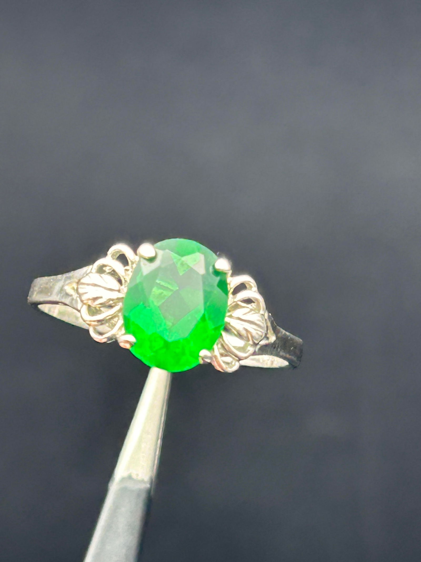 Gorgeous Green Faceted Oval Stone Solitaire 925 Silver Ring, Size 8.5 (1 of 4)
