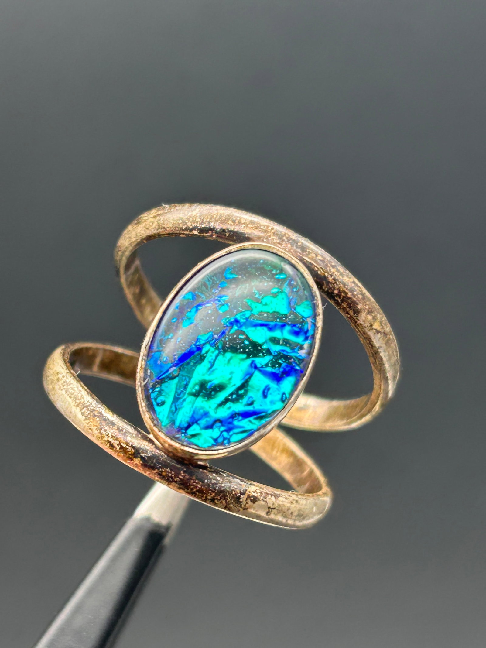 Double Band Sterling Silver Ring with Beautiful Blue and Green Refractive Foil Under Resin, Size 11: Bidding on this item will be indication that the Bidder acknowledges that they have read and agreed to the Terms and Conditions posted to this Auction