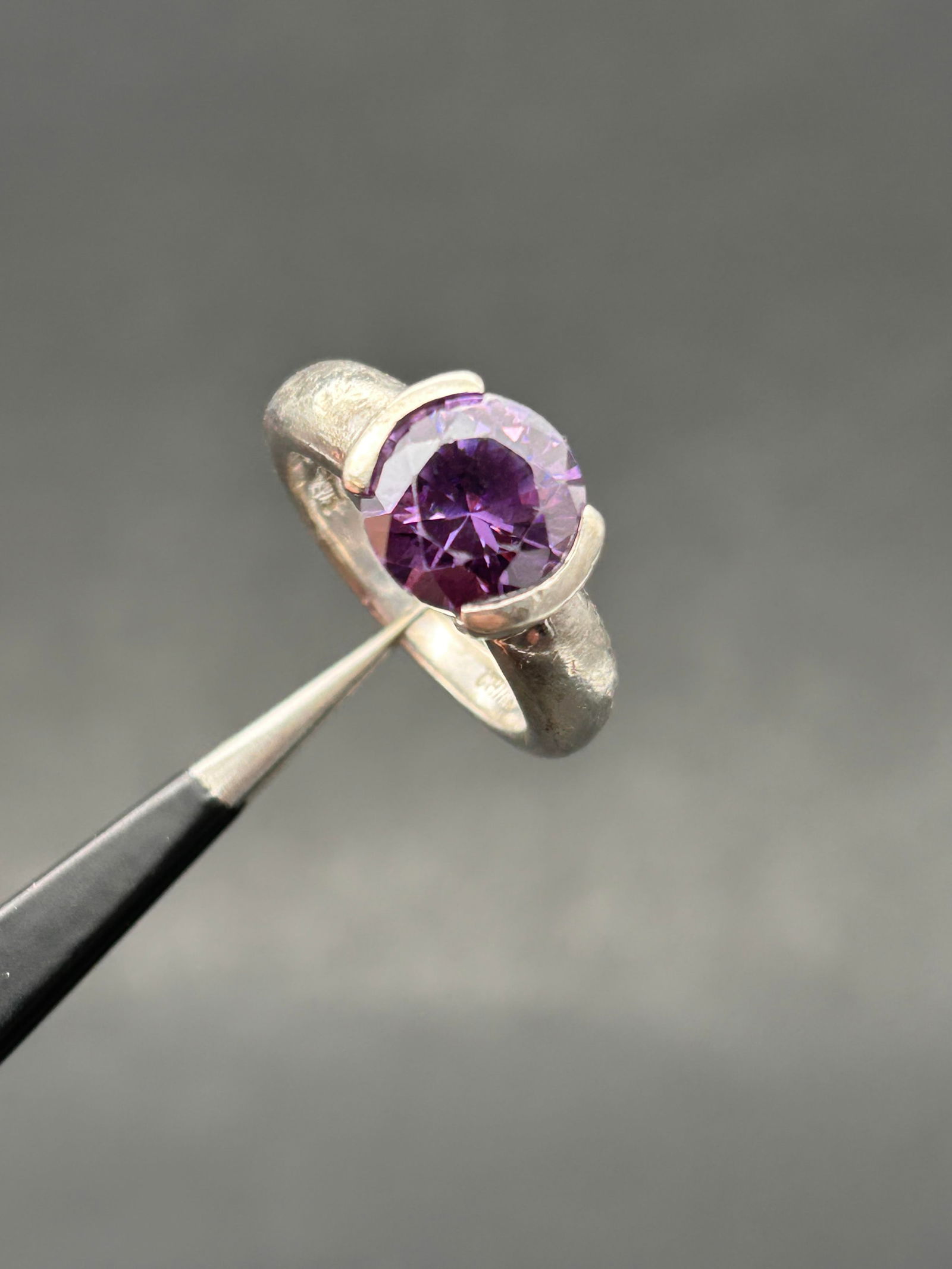 Stunning Purple Gemstone with Hints of Blue, Large Round Cut in Sterling Silver Setting, 925, Size 7 (1 of 4)