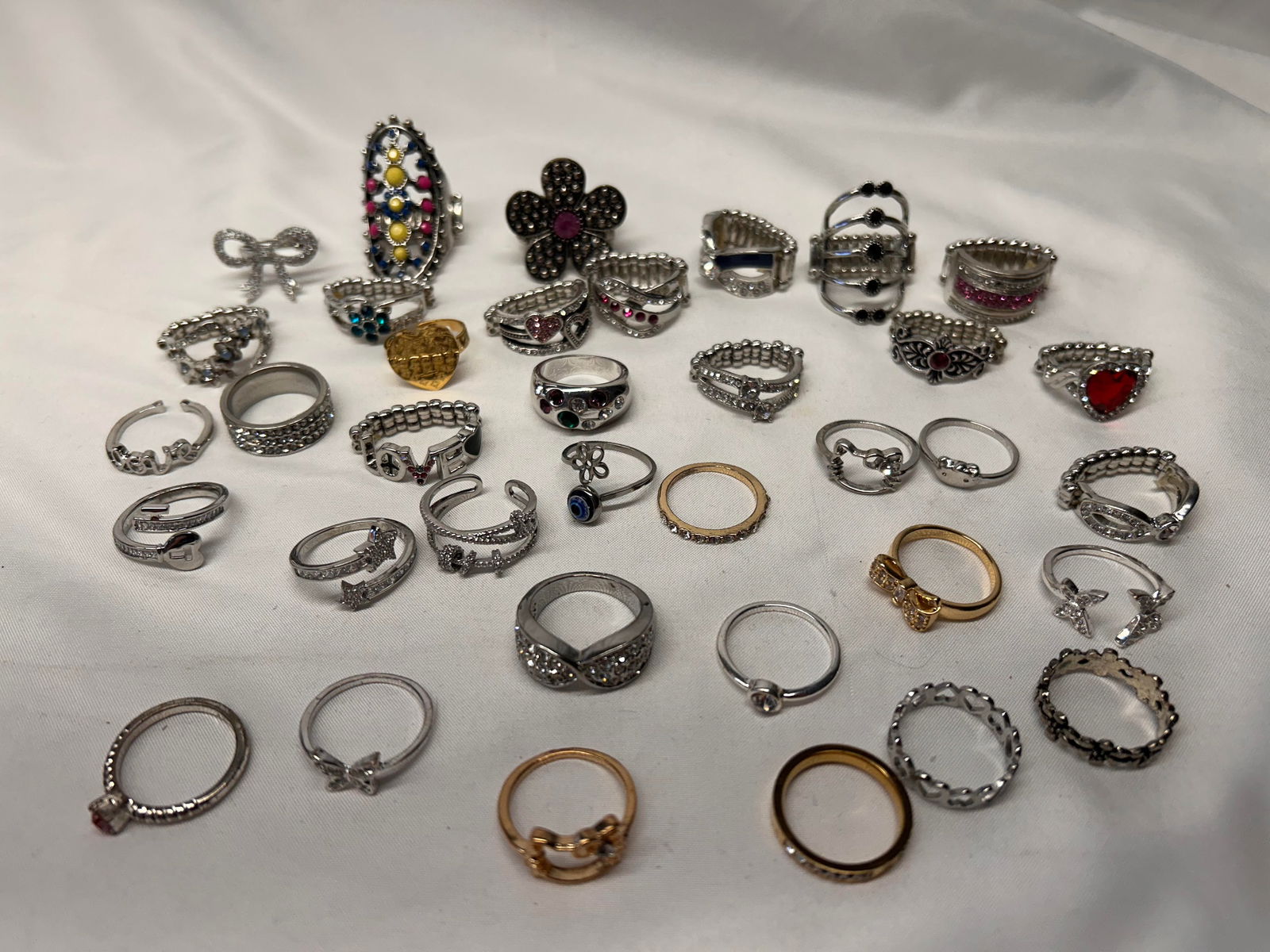 Fantastic Assortment of Unused Fashion Rings, Stretch & Adjustable Bands, Rhinestones, Formal, Fun (1 of 4)