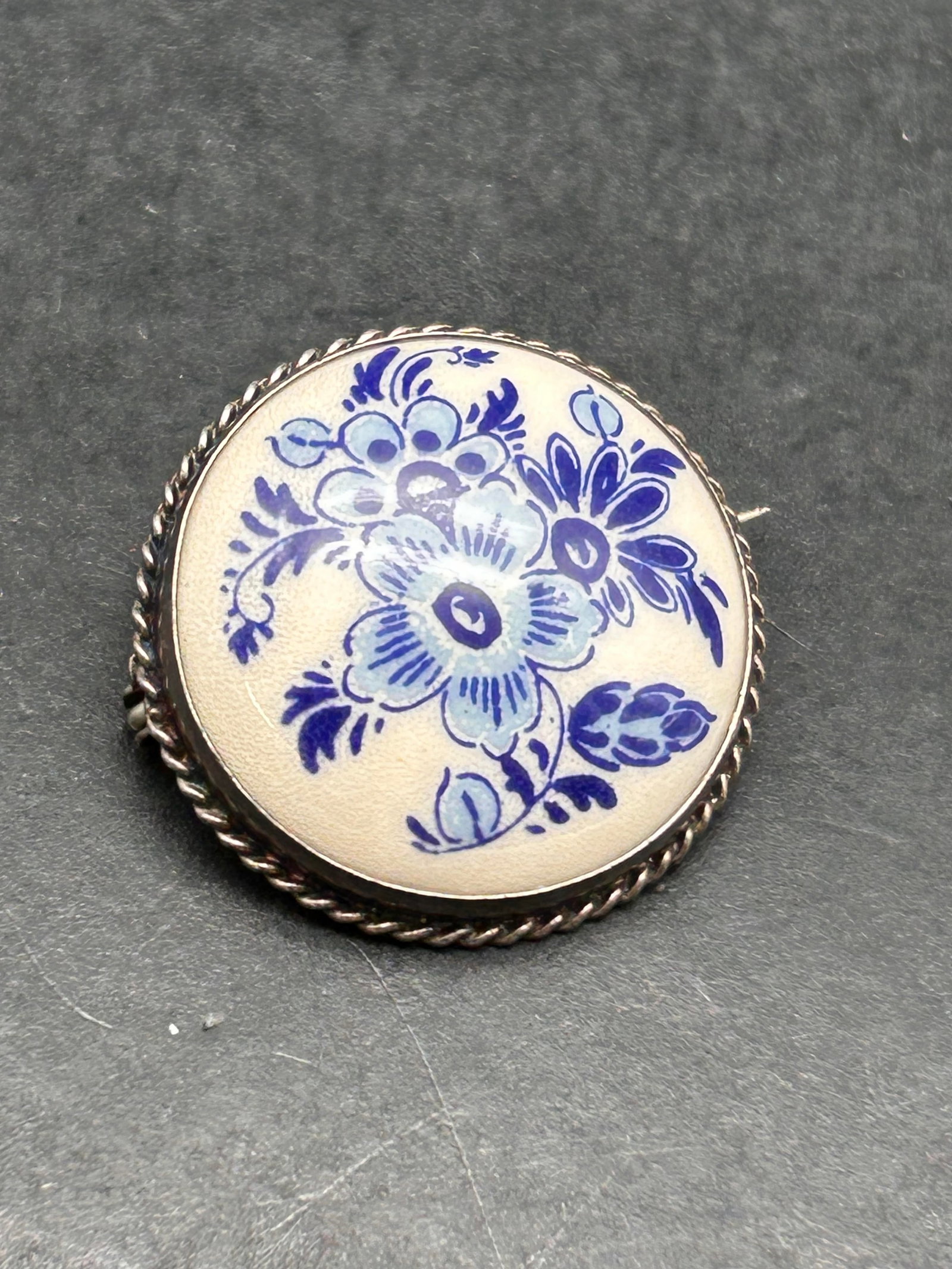 Dutch Delft Holland Blue Floral Ceramic Vintage Brooch, 1" diameter: Bidding on this item will be indication that the Bidder acknowledges that they have read and agreed to the Terms and Conditions posted to this Auction