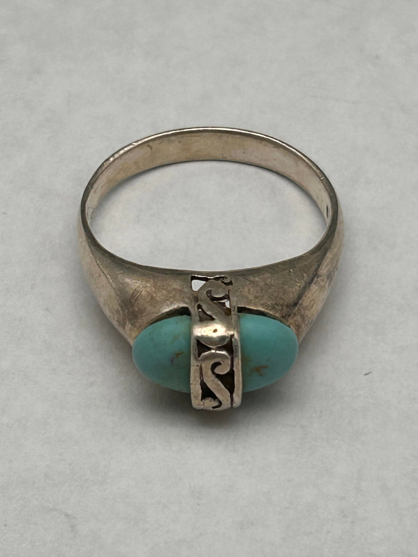 Premier Designs Turquoise Sterling Silver Ring, Scroll Design Belt over Stone, Marked 925 PD, Size 9: Bidding on this item will be indication that the Bidder acknowledges that they have read and agreed to the Terms and Conditions posted to this Auction
