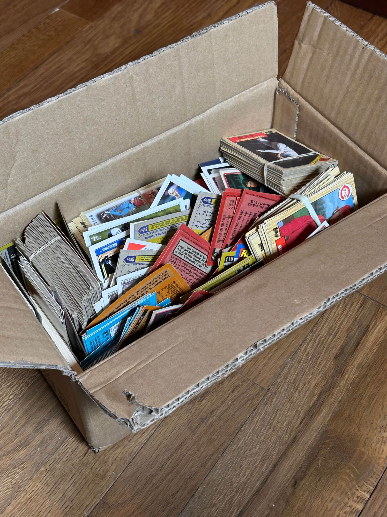 Large Assortment of Vintage Baseball Trading Cards, Box is 12 x 6 x 5", MLB (1 of 4)
