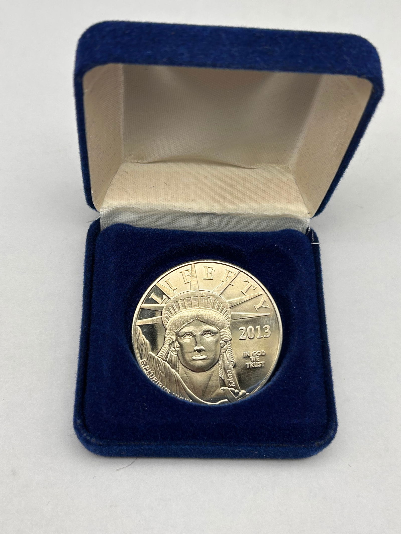 2013 Liberty Commemorative Coin Copy, One Trillion Dollar Concept Coin in Case: Bidding on this item will be indication that the Bidder acknowledges that they have read and agreed to the Terms and Conditions posted to this Auction
