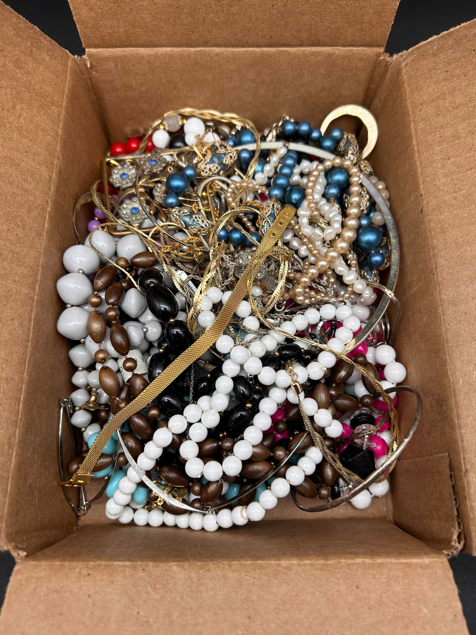 Over 2 lbs Mixed Lot of Fashion Jewelry, Wear, repair, craft - some tangled, Box is 9 x 6 x 3" (1 of 4)