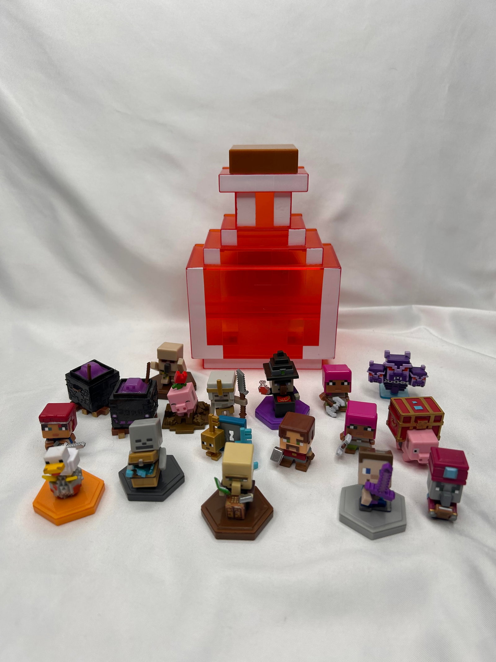 MINECRAFT Potion Bottle Carry Case Toy with Mini Minecraft Character figures, Bottle 5.5": Bidding on this item will be indication that the Bidder acknowledges that they have read and agreed to the Terms and Conditions posted to this Auction