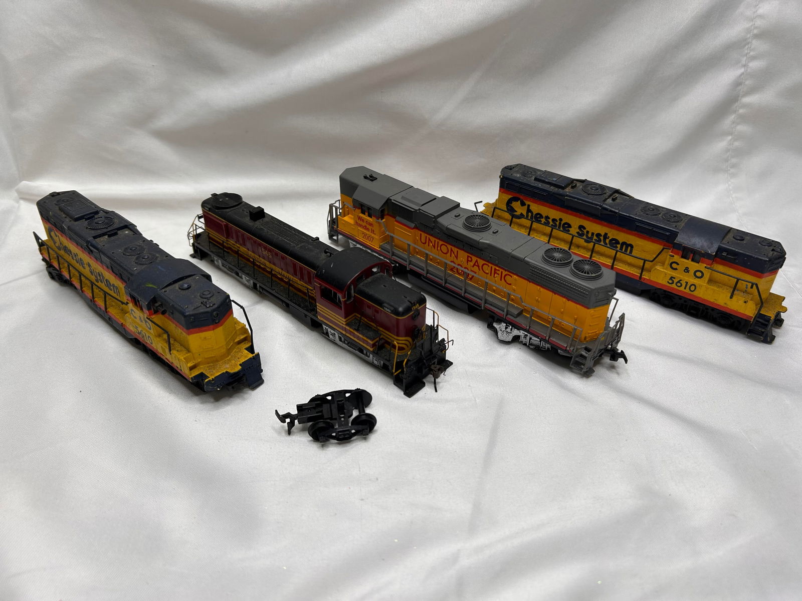 Model Train Locomotives, Railroad Engines, C&O, Chessie Sytems, Union Pacific, 7" (1 of 6)