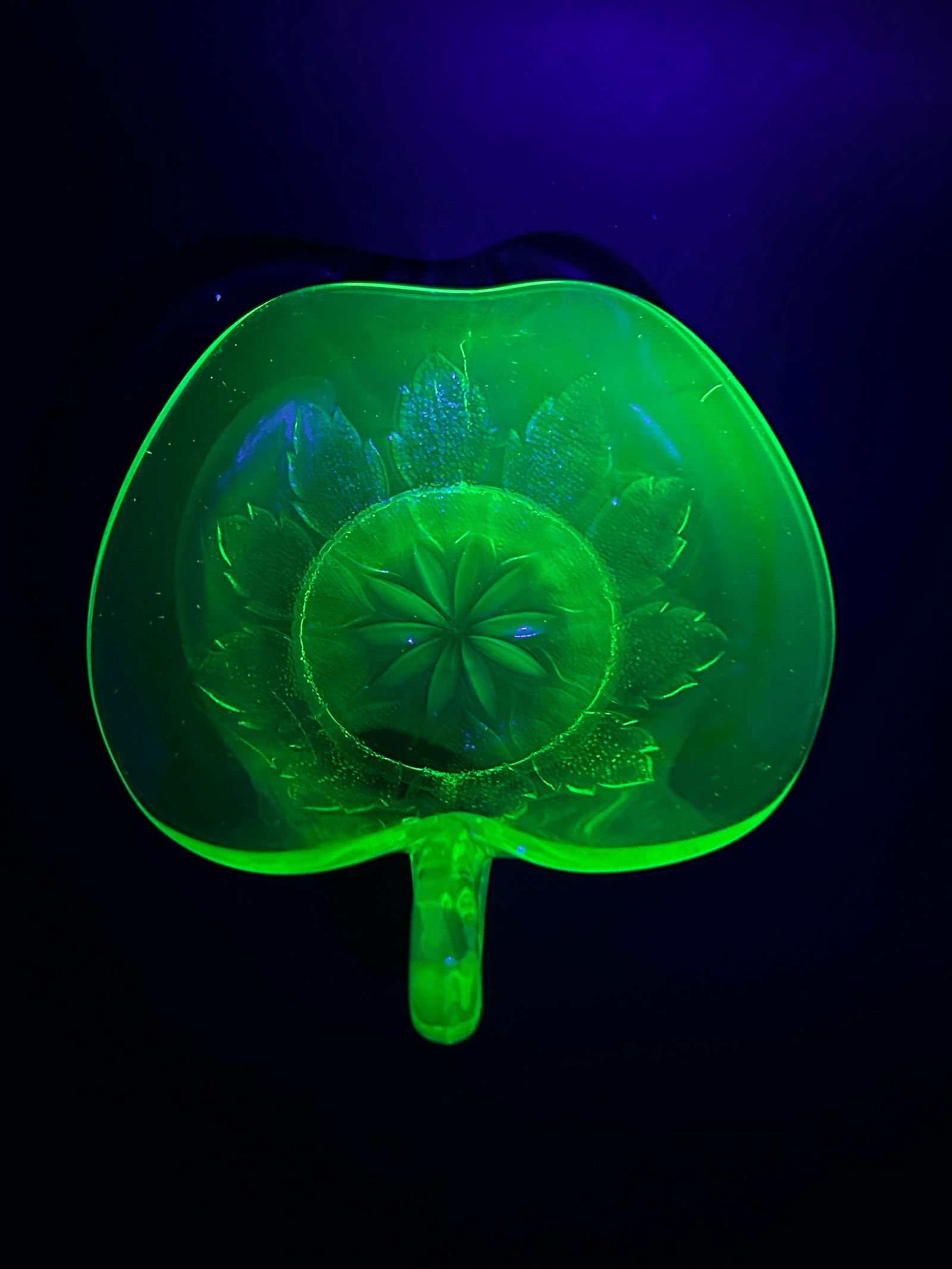 Antique DUGAN Early American Green Uranium Glass Nappy Dish with Handle, Raised Leaf Pattern, 6.5" (1 of 6)