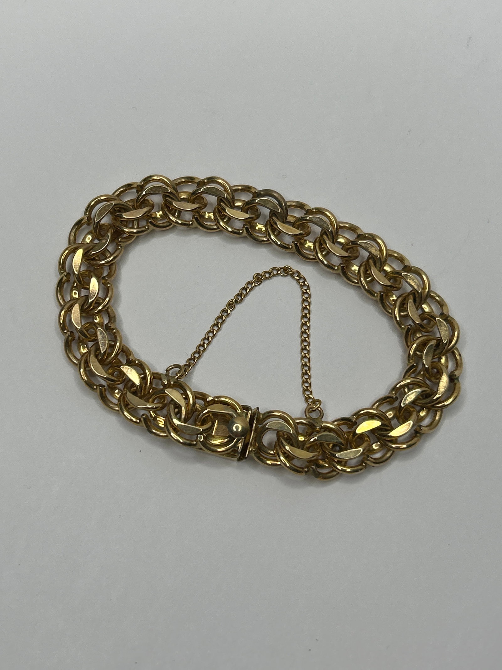 12KGF / 12 KT Gold Filled Double Circle Charm Bracelet with Chain Safety Clasp, SIgned A.C. 7.5": Bidding on this item will be indication that the Bidder acknowledges that they have read and agreed to the Terms and Conditions posted to this Auction