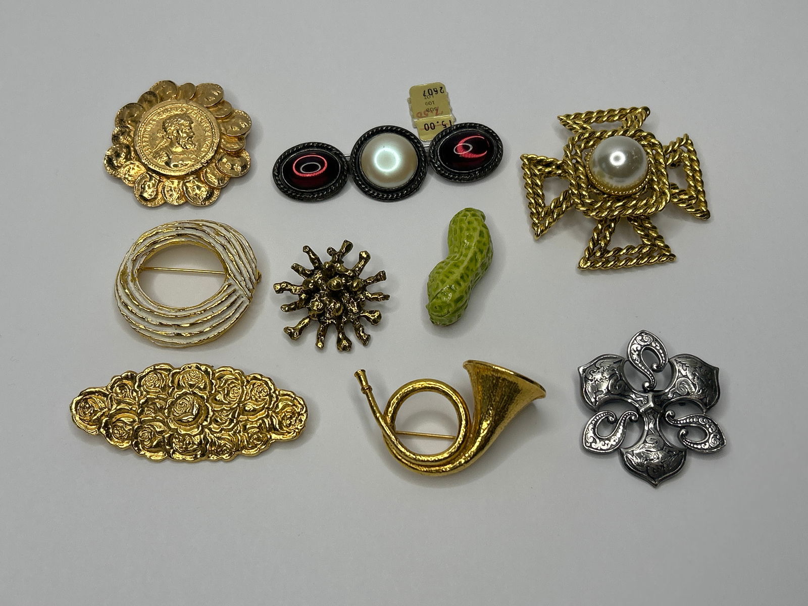 Assortment of Large Vintage Fashion Pins and Brooches, Average Size 2" - 3" (1 of 4)