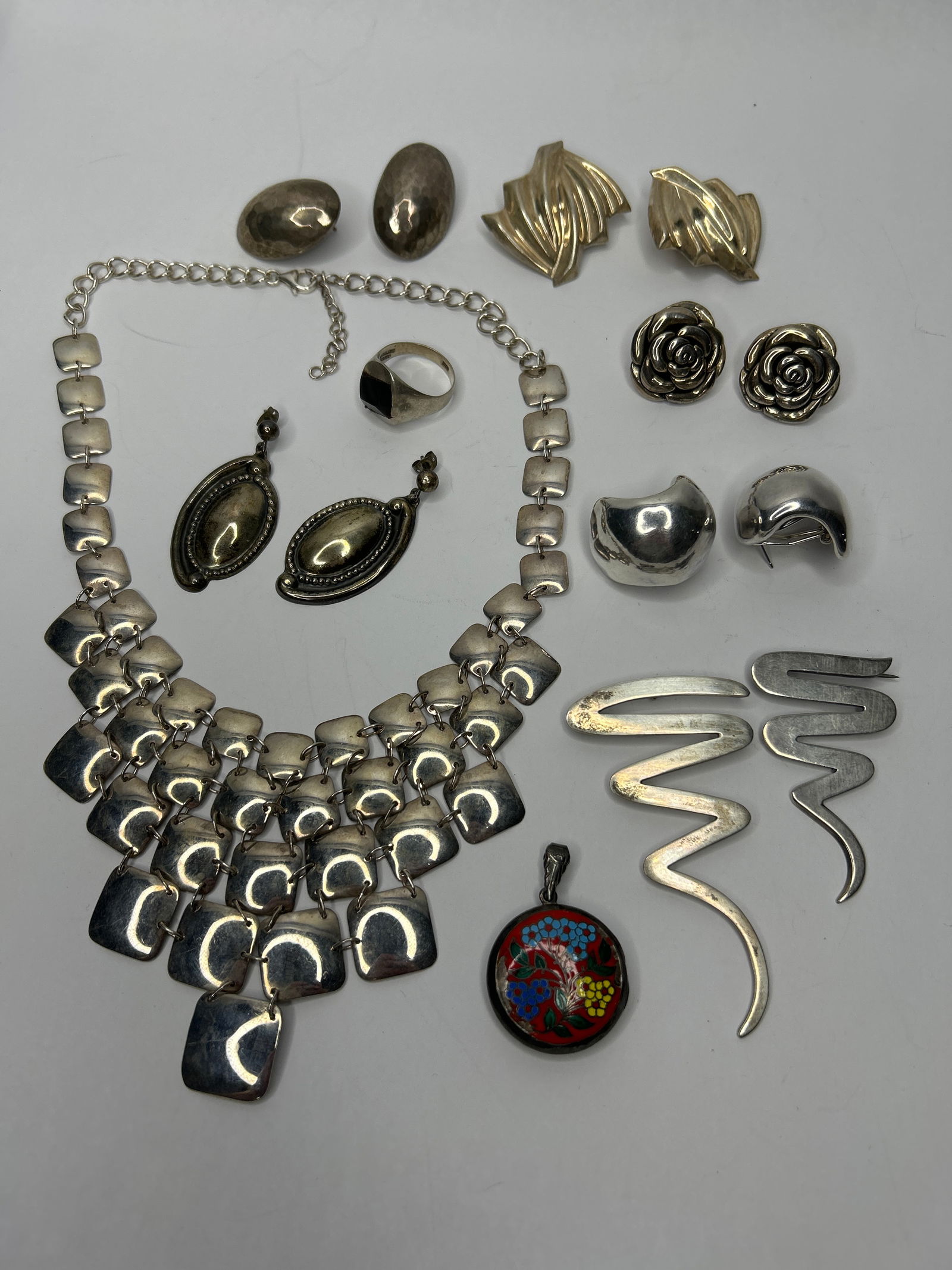 Sterling Silver Mixed Jewelry Lot incl. Necklace, Clip-On Earrings and More Wearable Pieces (1 of 7)