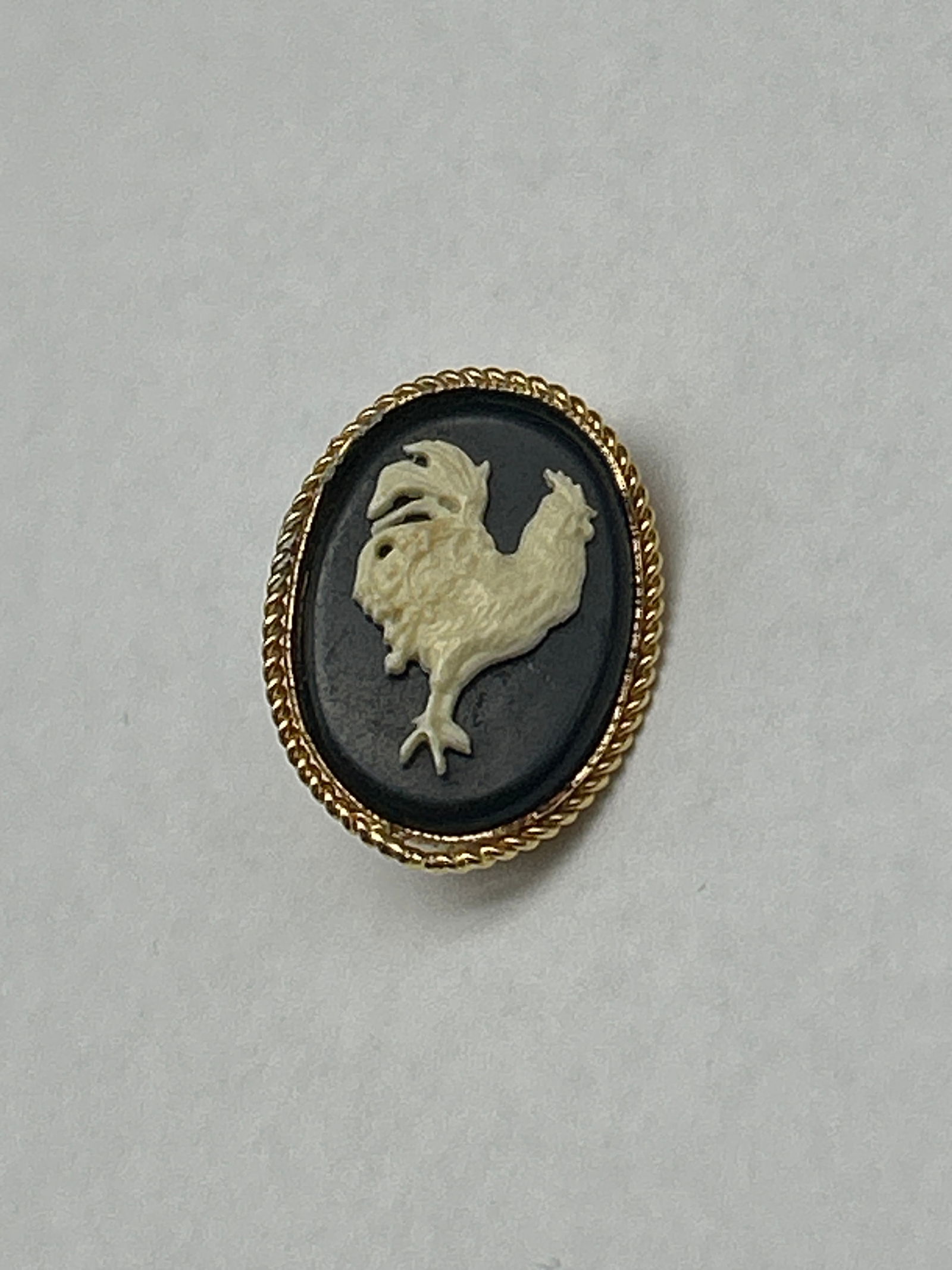 Vintage Cameo Rooster Brooch Victorian Style Oval Brooch Signed Schmid Brooch HKFCS (1 of 3)
