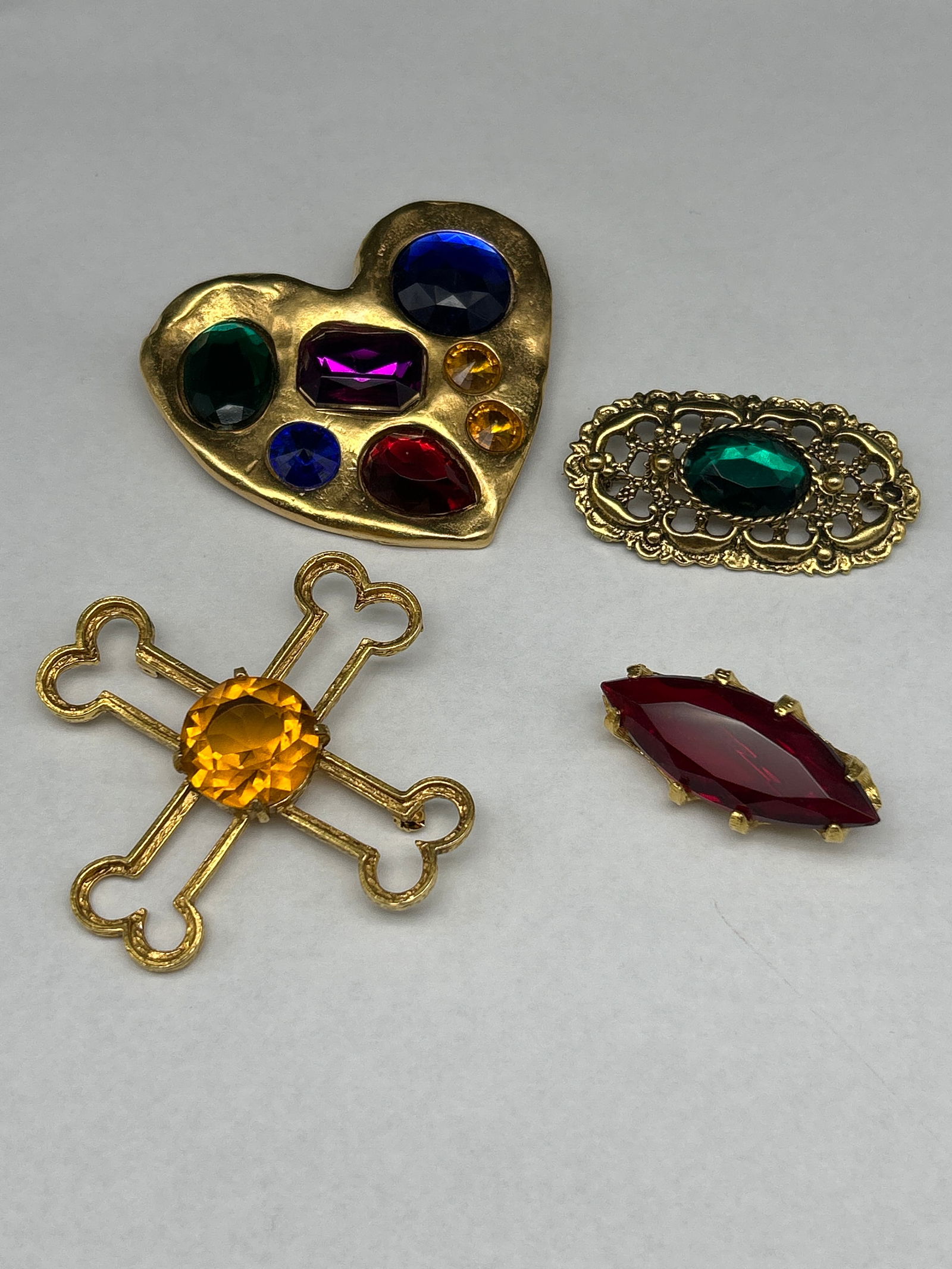 DON-LIN Hammered Gold Toned Heart 2.5" Brooch with Jewel-Toned Rhinestones & Similar Brooches: Bidding on this item will be indication that the Bidder acknowledges that they have read and agreed to the Terms and Conditions posted to this Auction