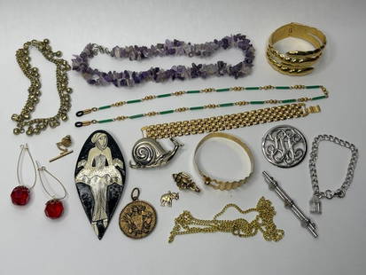 Jewelry Drawer Lot, Vintage Assorted Pieces, All Wearable: **Bidding on this lot is acceptance of Terms & Conditions found in the Auction Details section at the top of our Auction. Bidder agrees all questions should be submitted prior to placing a bid.**