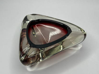 MCM Murano Art Glass Heavy Triangular Ashtray, Deep Purple Ombre Center: Light Scratches on bottom **Bidding on this lot is acceptance of Terms & Conditions found in the Auction Details section at the top of our Auction. Bidder agrees all questions should be submitted prio