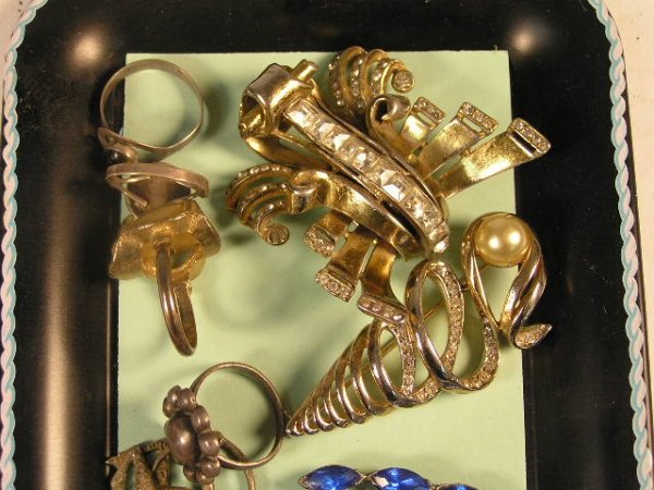 VINTAGE COSTUME JEWELRY LOT - 3