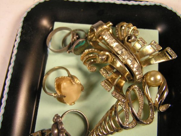 VINTAGE COSTUME JEWELRY LOT - 5