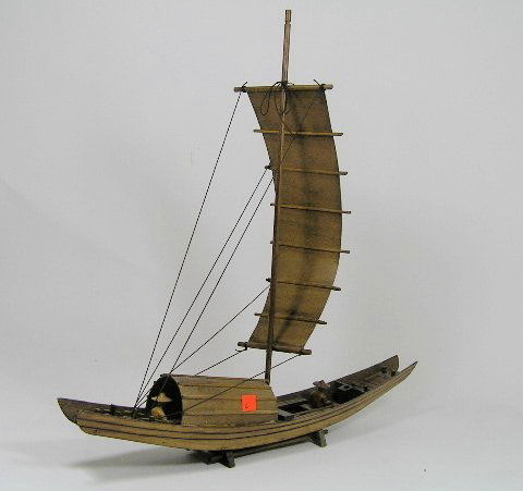 13: JAPANESE JUNK BOAT MODEL WOODEN