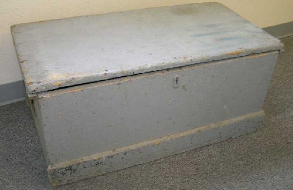 AMERICAN 19TH CENTURY 6 BOARD CHEST