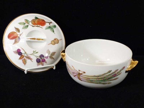 ROYAL WORCESTER COVERED DISH