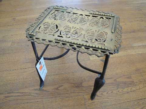 EARLY ENGLISH 18TH CENTURY ENGLISH BRASS & IRON FOOTMEN: TRIVET - MEASURES 11"T