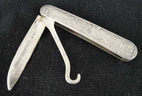 ANTIQUE STERLING SILVER POCKET KNIFE - ORNATE: WEIGHS 19.8 GRAMS - BLADE WITH 3 HALLMARKS LION PASSANT, ANCHOR & GOTHIC G - MEASURES 2.5"L