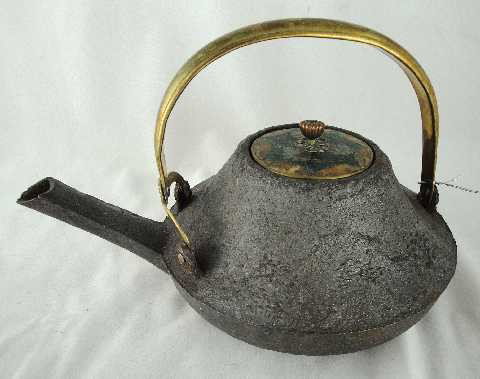EDO PERIOD - CHINESE CAST IRON SAKE TEA POT: FEAT. MOLDED SCENE, CLOISONE LEAD & BRASS HANDLE - STANDS 6" TO TOP OF HANDLE