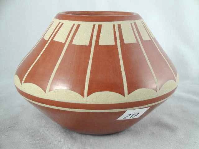 VTG INDIAN POTTERY - SAN ILDEFONSO ALBERT & JOSEPH: SIGNED ON BOTTOM - MEASURES 4.75"