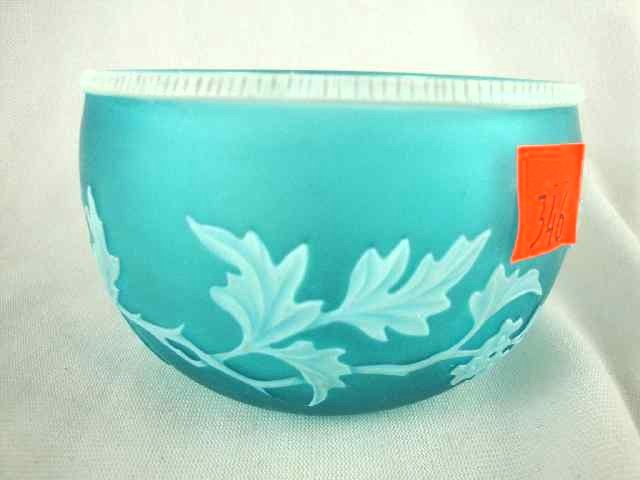 ATTRIB. THOMAS WEBB CAMEO GLASS BOWL: MEASURES 3.75" ACROSS - CHIP AT RIM SEE PIC
