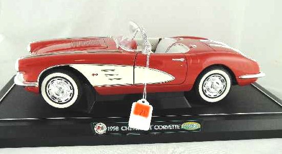GEARBOX 1958 DIE CAST CORVETTE: BASE MEASURES 18.5"