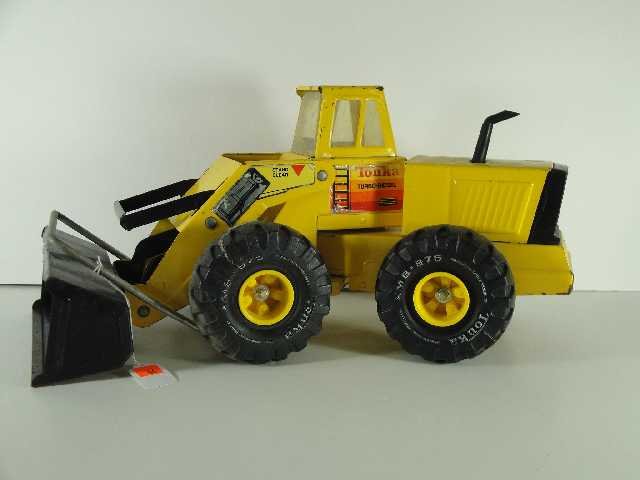 70'S TONKA 54240 YELLOW STEEL TRACTOR: MEASURES 20" LONG