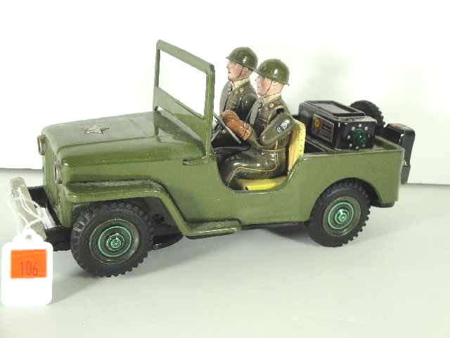 MARX BAT OP ARMY JEEP W/PASSENGERS TIN - JAPAN: MEASURES 11" LONG - CLEAN BATTERY COMPARTMENT