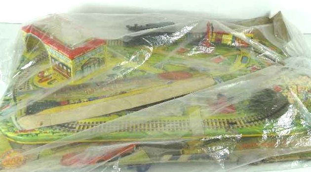 MARX TOYS TIN SCENIC EXPRESS TRAIN SET - TATTERED: MEASURES 23"X15" OVERALL