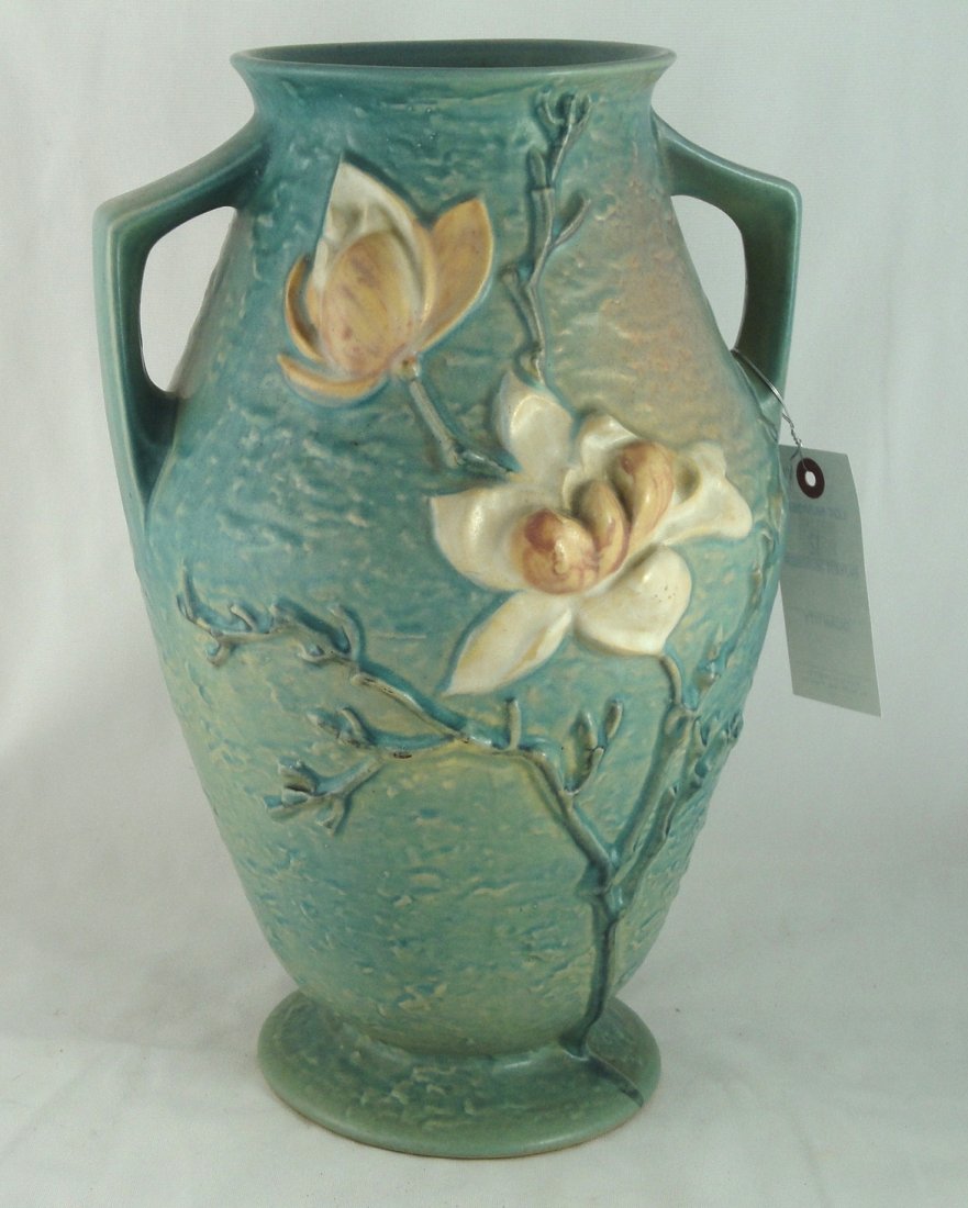 ROSEVILLE MAGNOLIA VASE