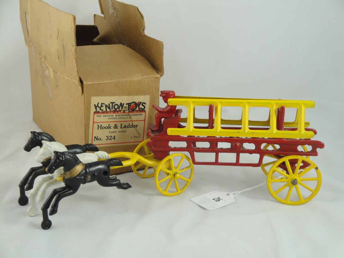 ANTIQUE KENTON HOOK AND LADDER 3 HORSE TOY IN BOX: NO. 324 IN ORIGINAL BOX