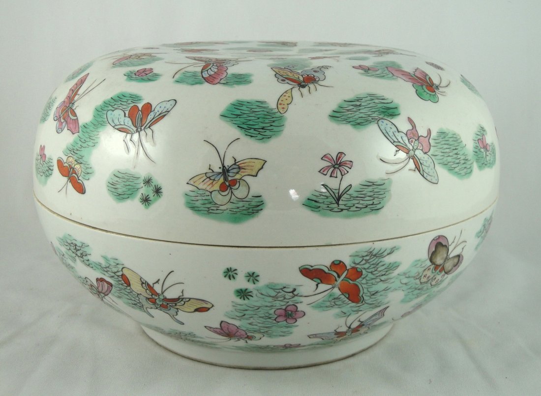 LARGE CHINESE PILL BOX SHAPED COVERED BOX: THREE CHARACTER MARK ON BOTTOM - MEASURES 7" TALL X 11" IN DIA