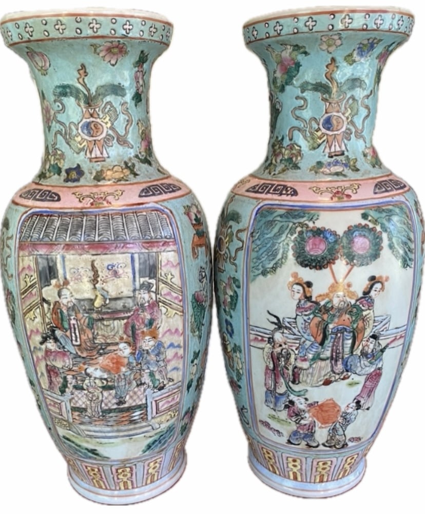 Pair of antique Qing dynasty Qianlong Chinese hand painted porcelain vases (1 of 14)