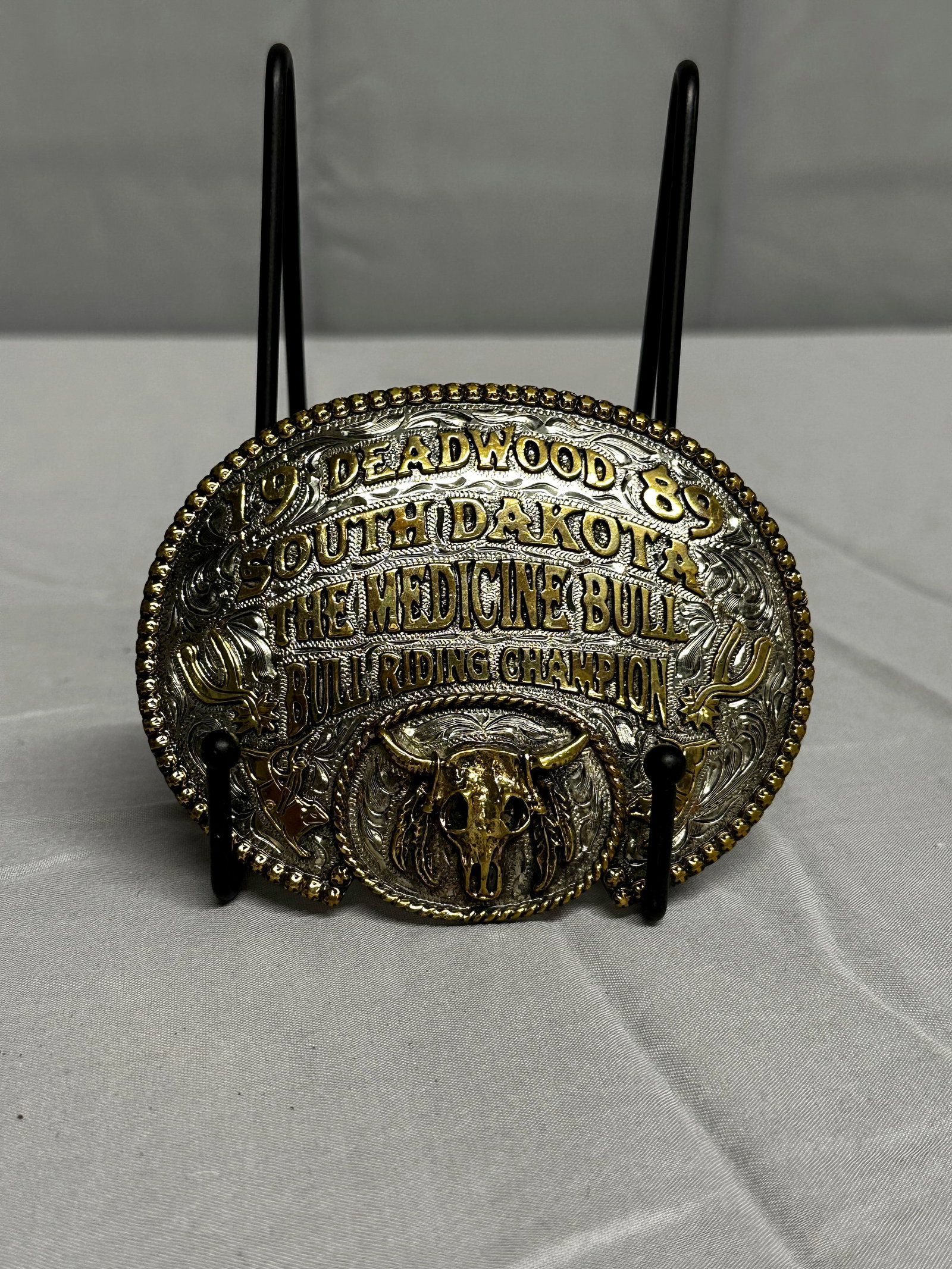 Deadwood South Dakota 1989 The Medicine Bull Riding Champion Buckle: Deadwood South Dakota 1989 The Medicine Bull Riding Champion Buckle Please take a moment to review our detailed Shipping Policy and Terms and Conditions before placing any bids. Understanding these po