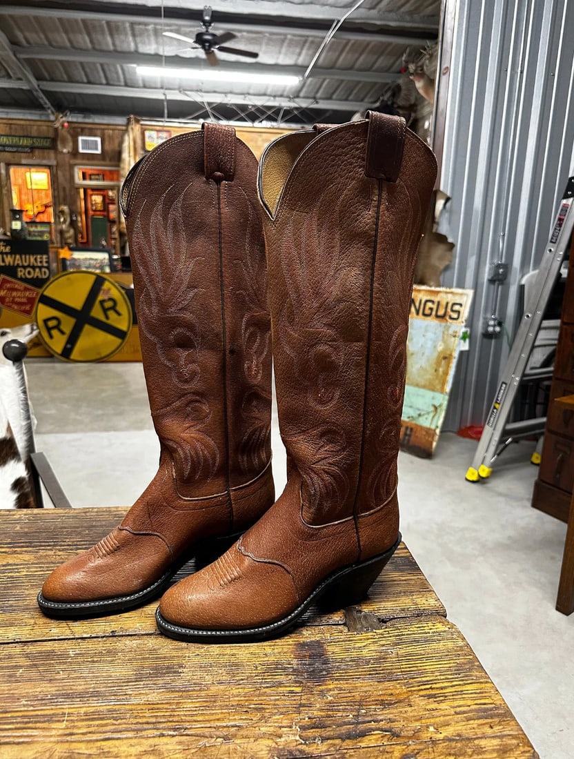 Olathe Boots: Olathe Boots Size 9D This item is pre-owned. There are NO Major Flaws with this item Length 20.5" Please take a moment to review our detailed Shipping Policy and Terms and Conditions before placing an