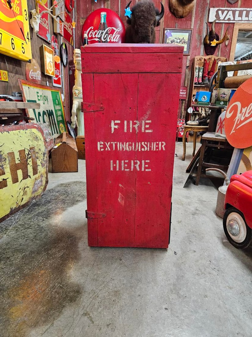 Vintage Fort Worth Stockyards Red Wooden Fire Extinguisher Box (1 of 3)