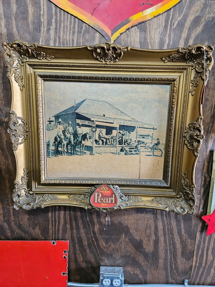 Vintage Pearl Beer Judge Roy Bean Advertising Sign: Vintage Pearl Beer Judge Roy Bean Advertising Sign "West of Pecos" 29" x 25" Please take a moment to review our detailed Shipping Policy and Terms and Conditions before placing any bids. Understanding