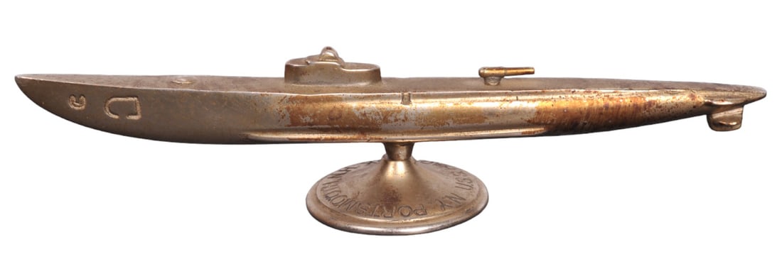 US Navy WWII Metal Factory Model of the Submarine USS Haddock (MOS) (1 of 4)