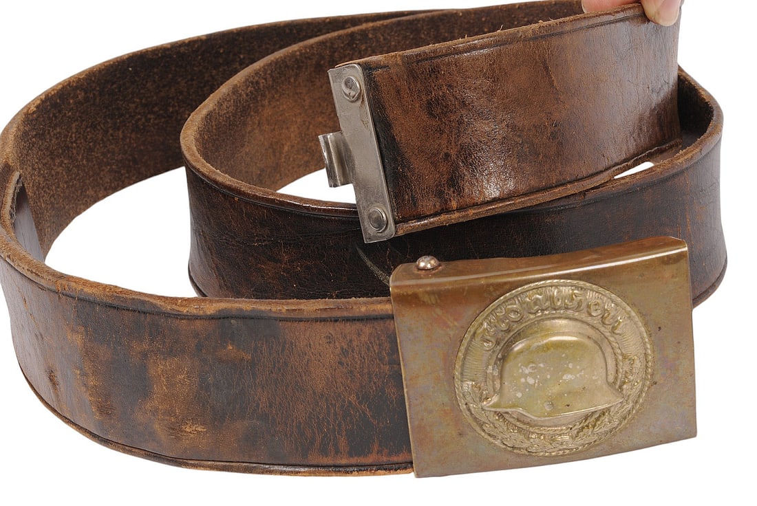 German Pre-Third Reich Front Heil Paramilitary Belt Buckle and Belt (RW): A German Pre-Third Reich Front Heil Paramilitary Belt Buckle and Belt in good to very good condition. Both the belt and buckle have all around moderate cosmetic wear. It is up to the buyer to determin