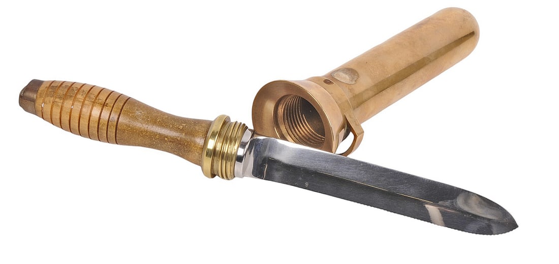 US Navy World War II era Mark V Divers Knife (DHR) (1 of 4)